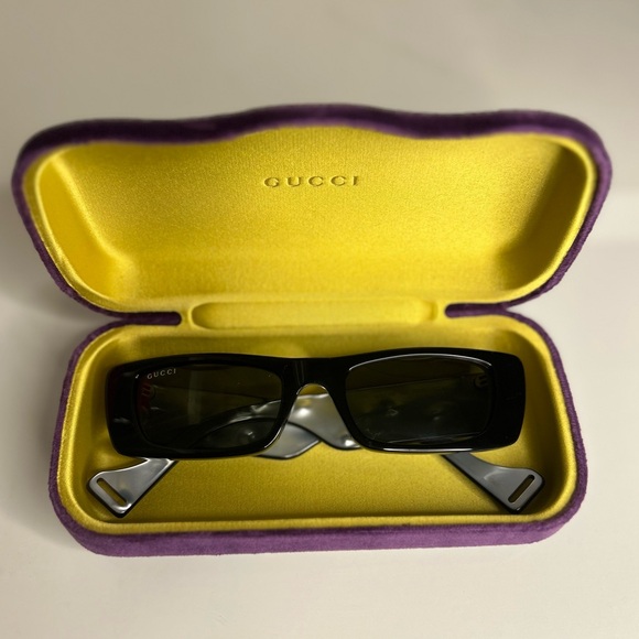 Gucci 52mm Slim Rectangular Sunglasses in Black with Pearl Interior- GG0516S 001 - Picture 5 of 10